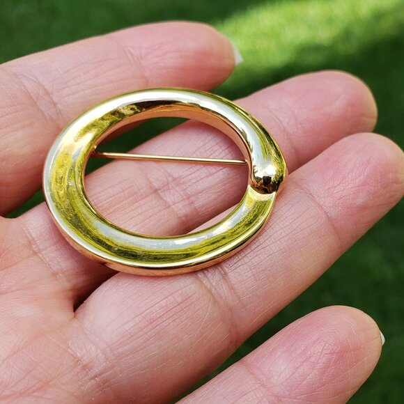 Monet Circle Brooch in Gold Tones - Vintage - Picture 2 of 4